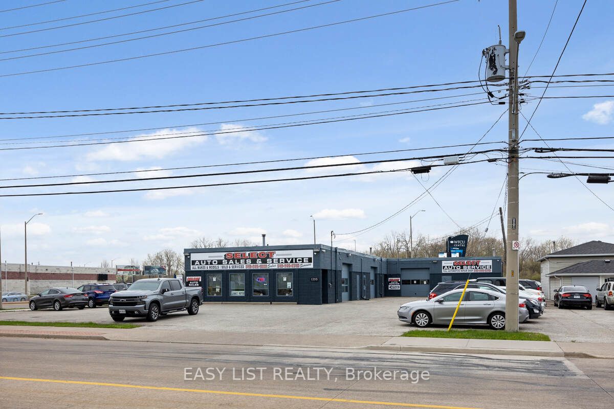 1395 Lauzon Rd