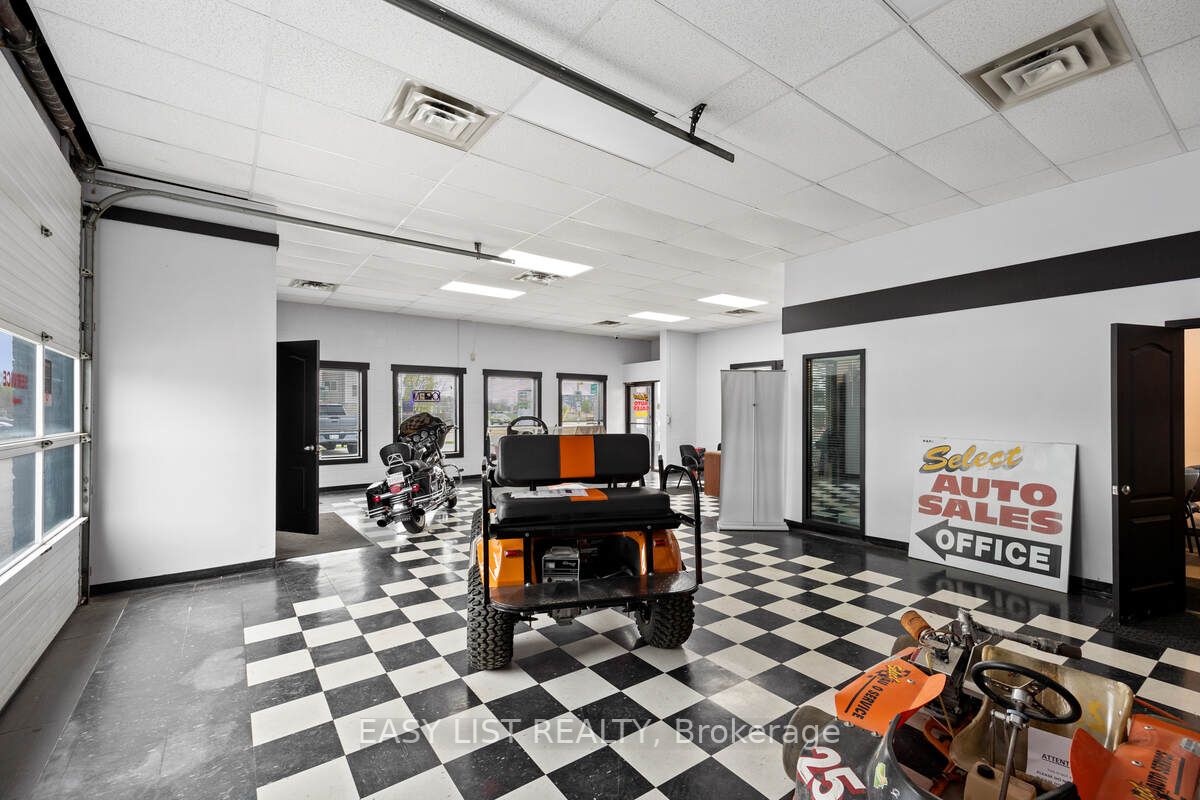 1395 Lauzon Rd