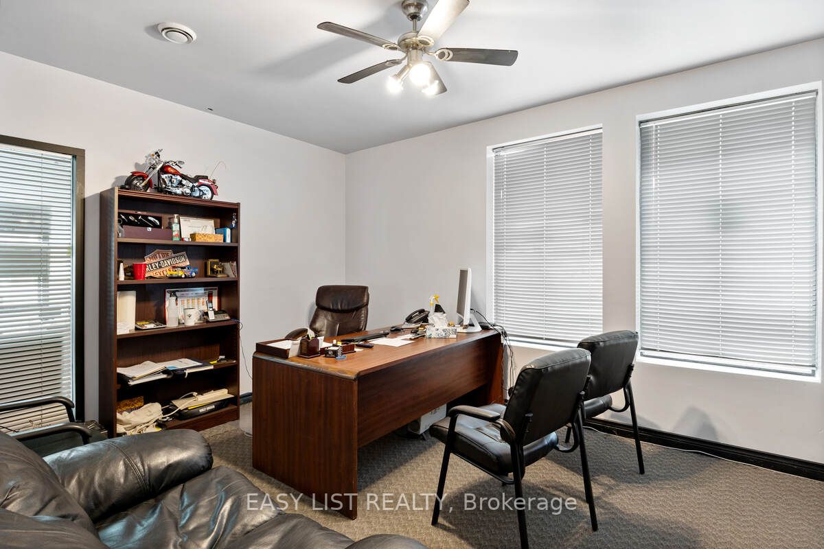 1395 Lauzon Rd