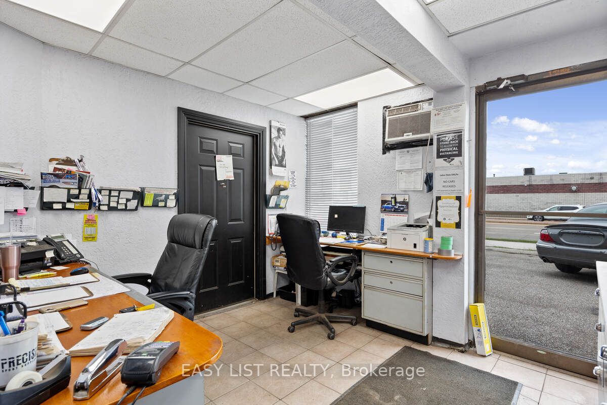 1395 Lauzon Rd
