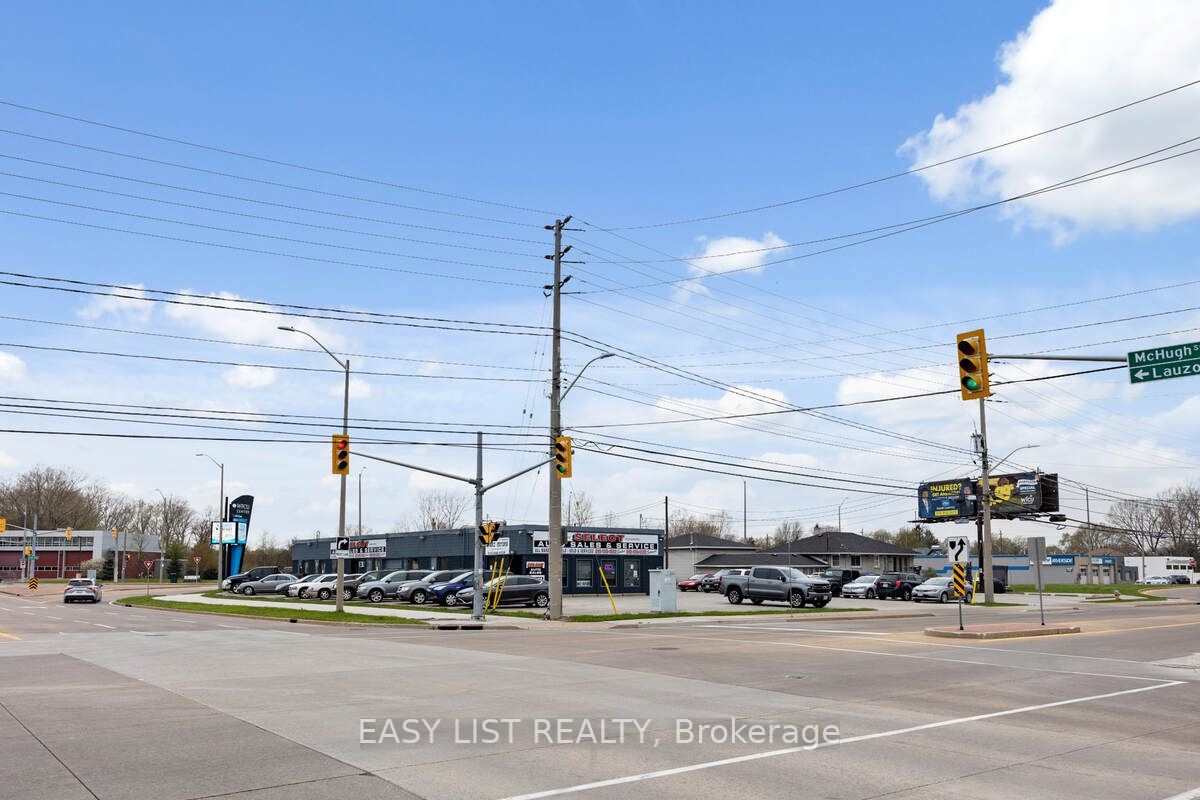 1395 Lauzon Rd