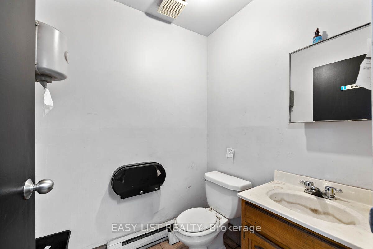 1395 Lauzon Rd