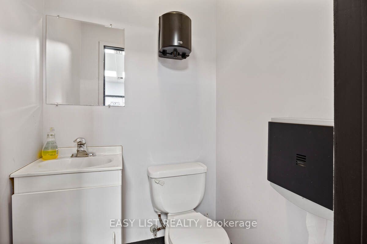 1395 Lauzon Rd