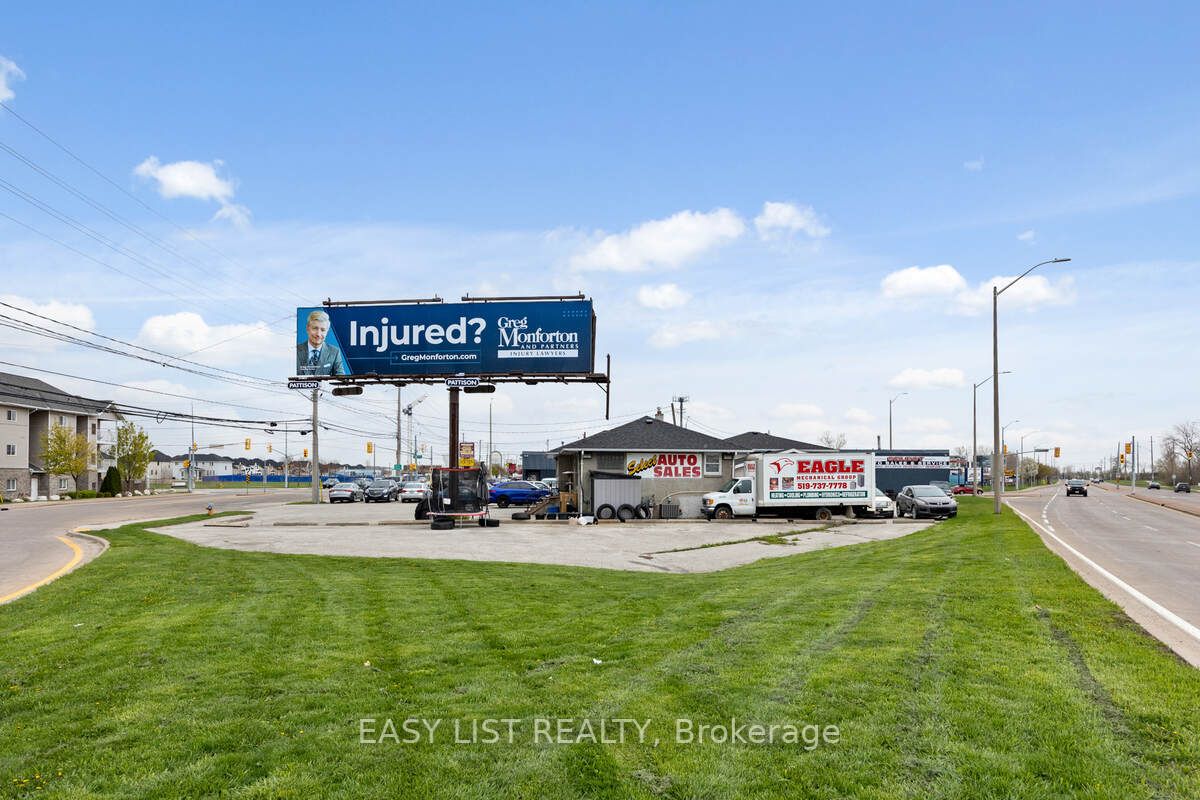 1395 Lauzon Rd