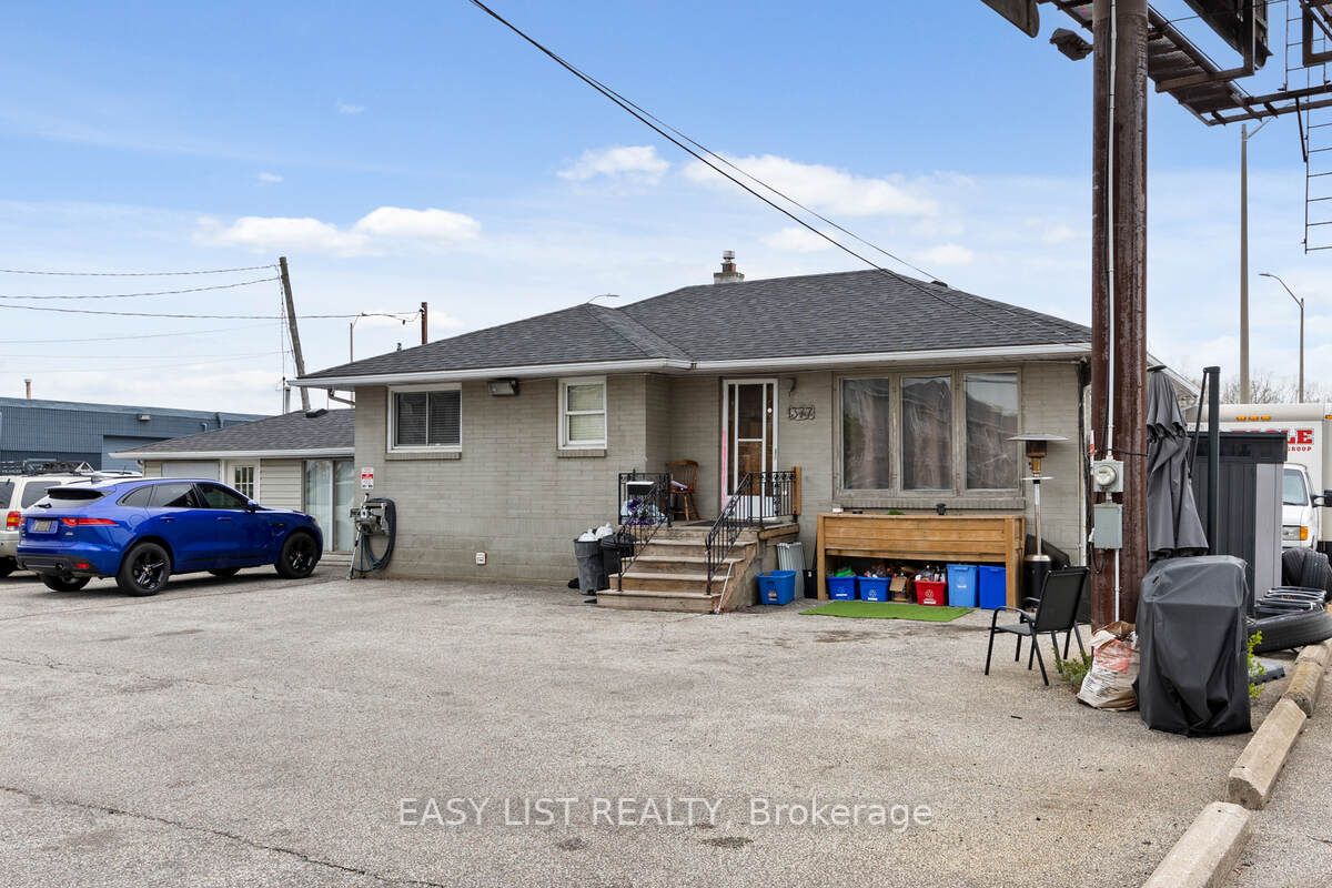 1395 Lauzon Rd