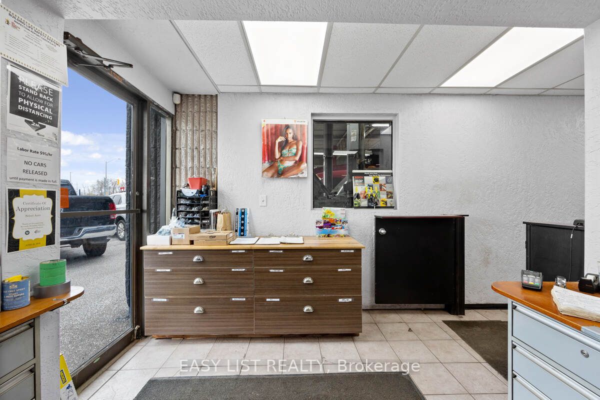 1395 Lauzon Rd
