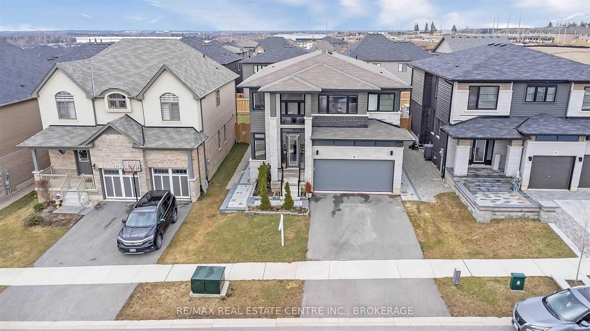 9 Vic Chambers Pl, Brant