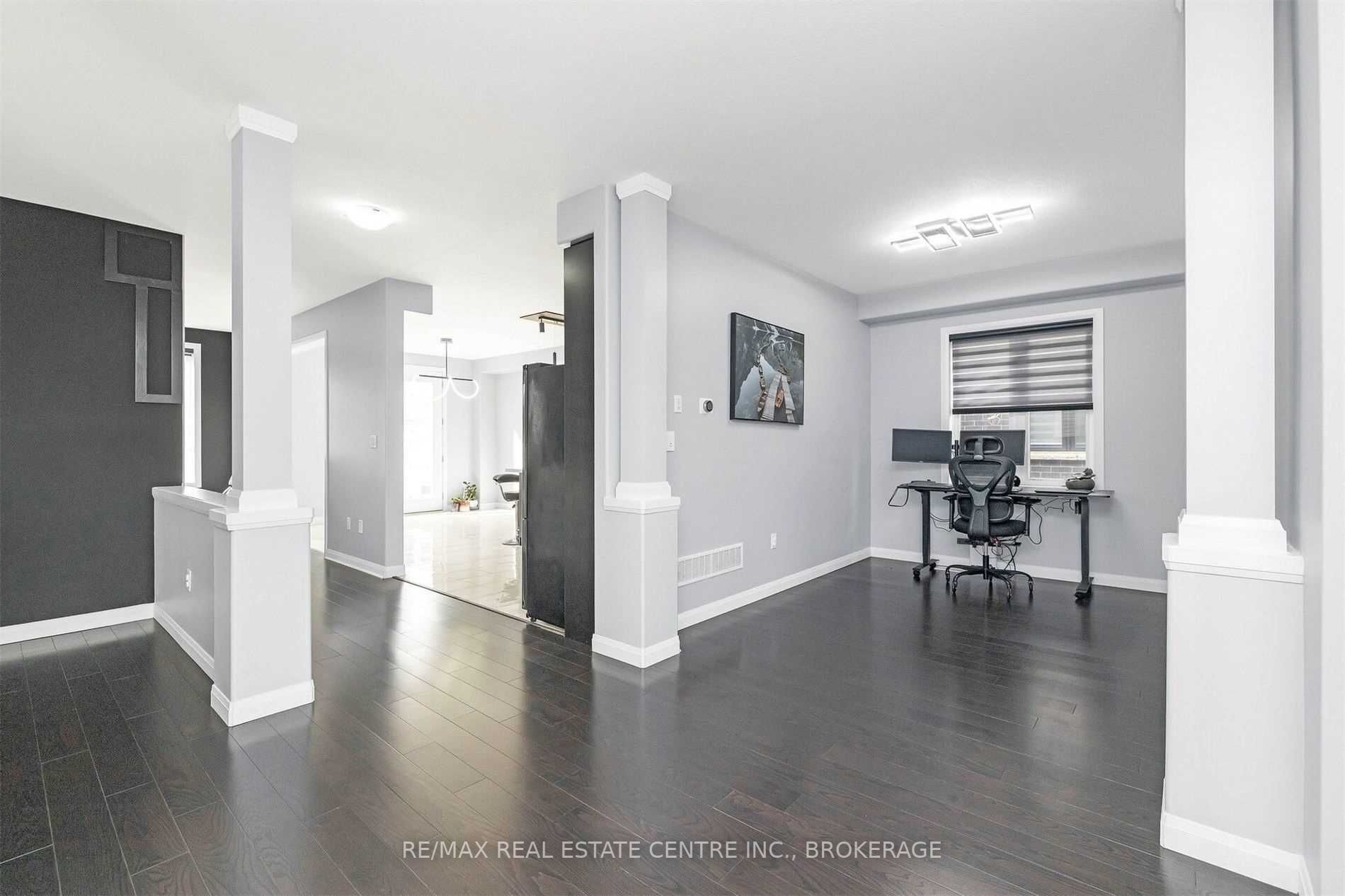 9 Vic Chambers Pl, Brant
