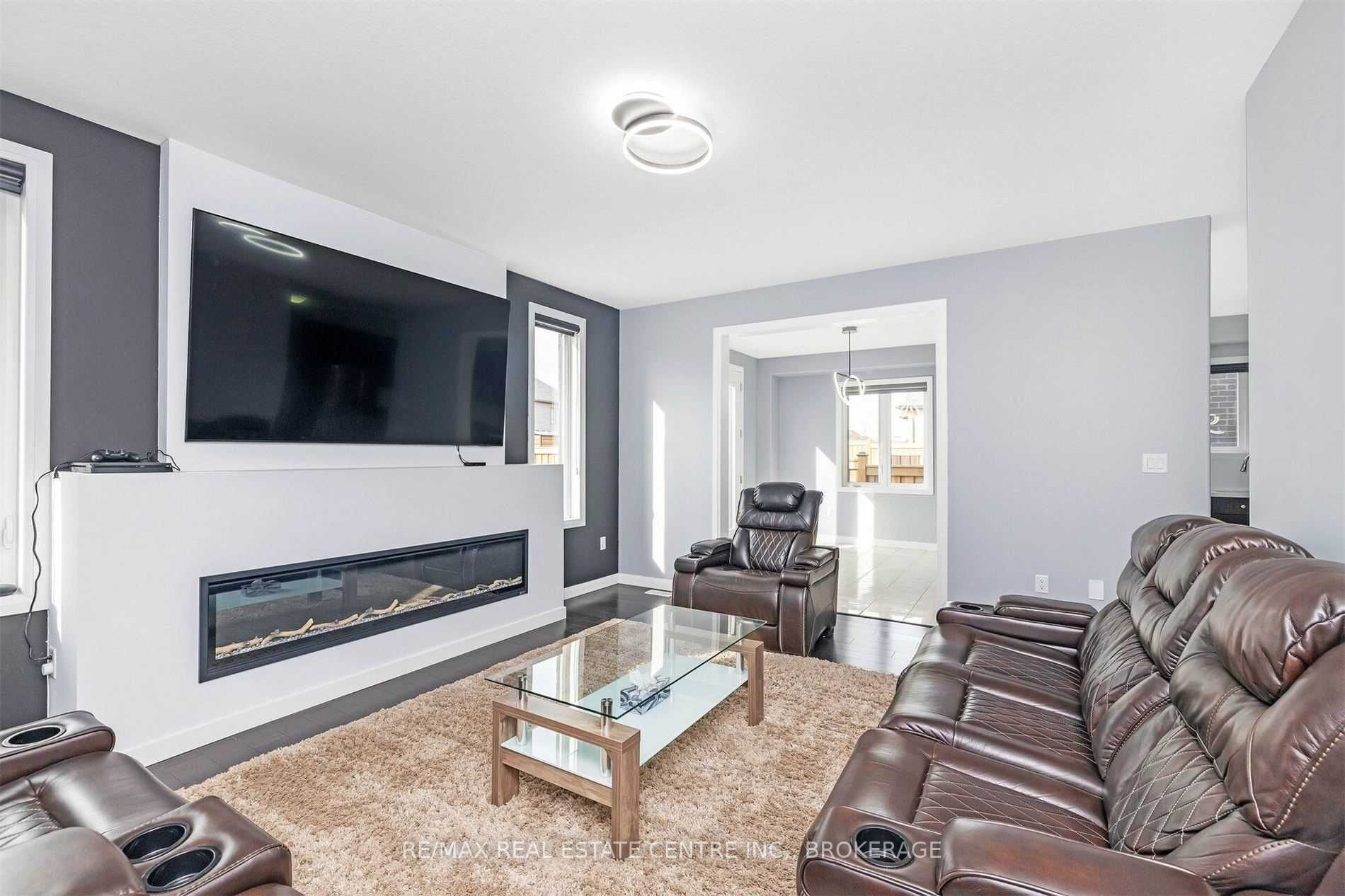 9 Vic Chambers Pl, Brant