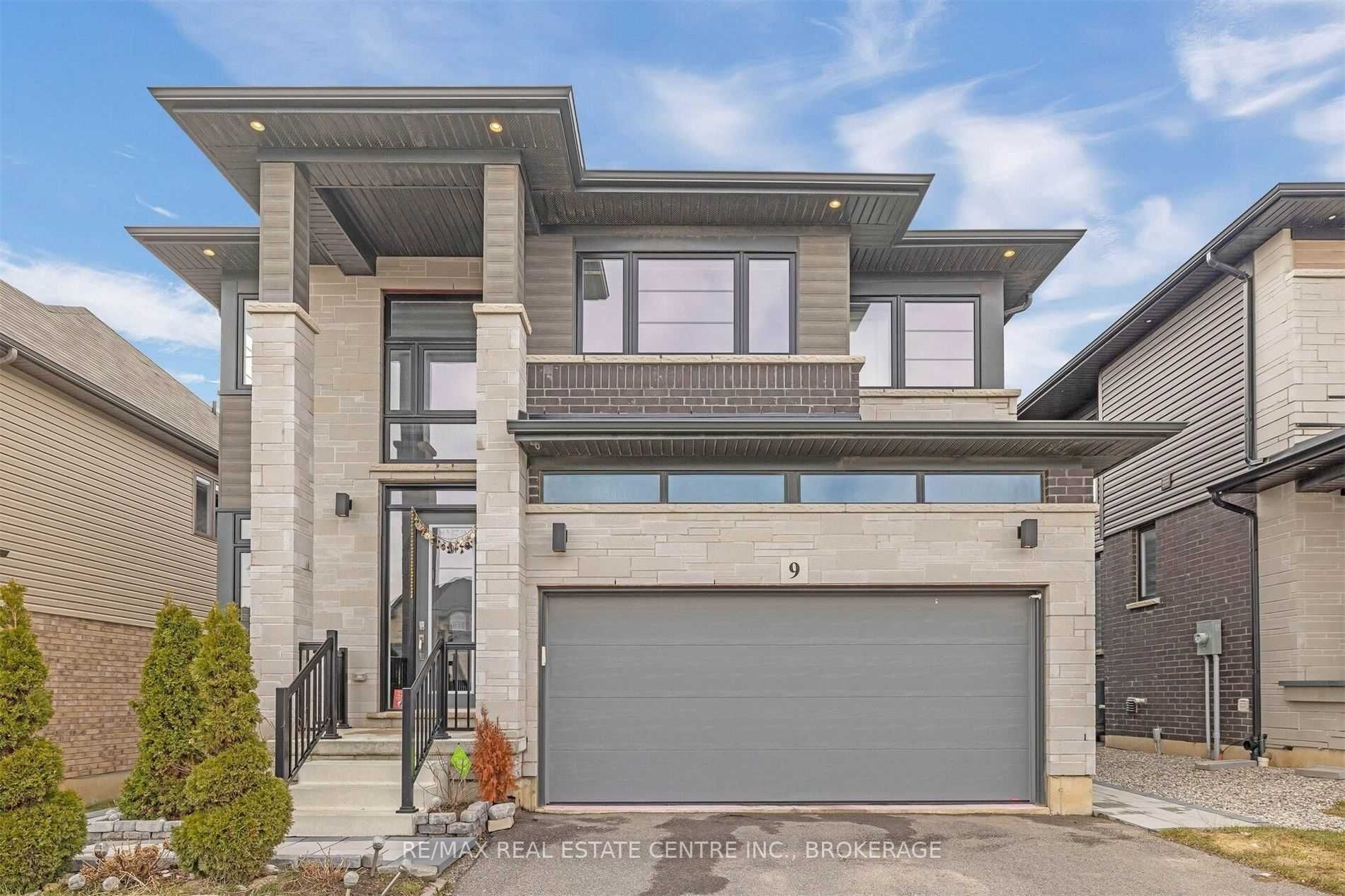 9 Vic Chambers Pl, Brant