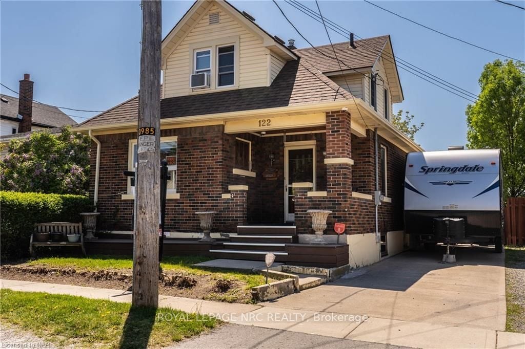 122 Clara St