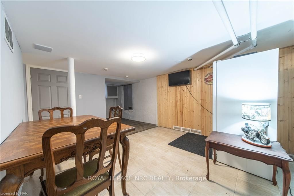 122 Clara St