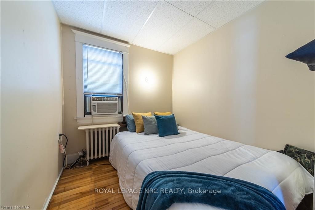 122 Clara St