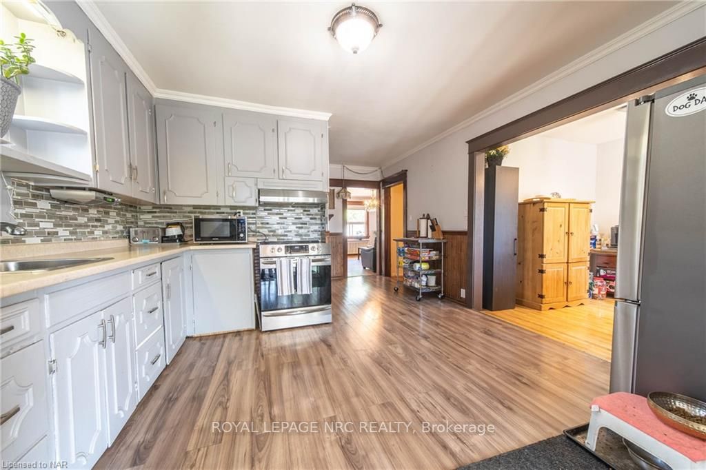 122 Clara St