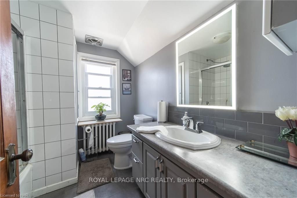 122 Clara St