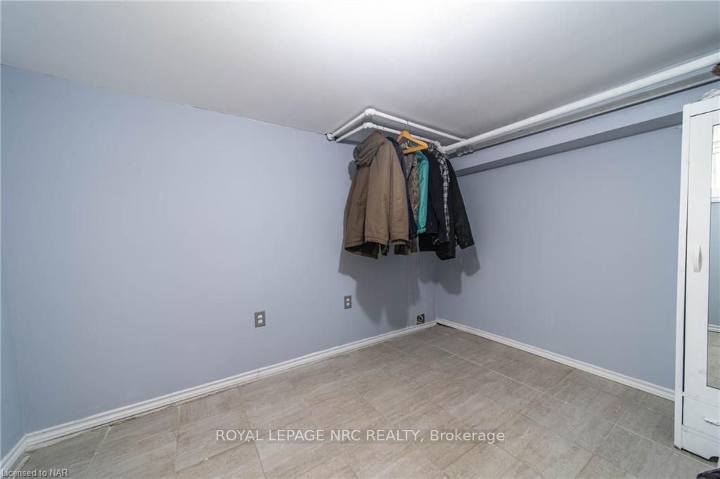 122 Clara St