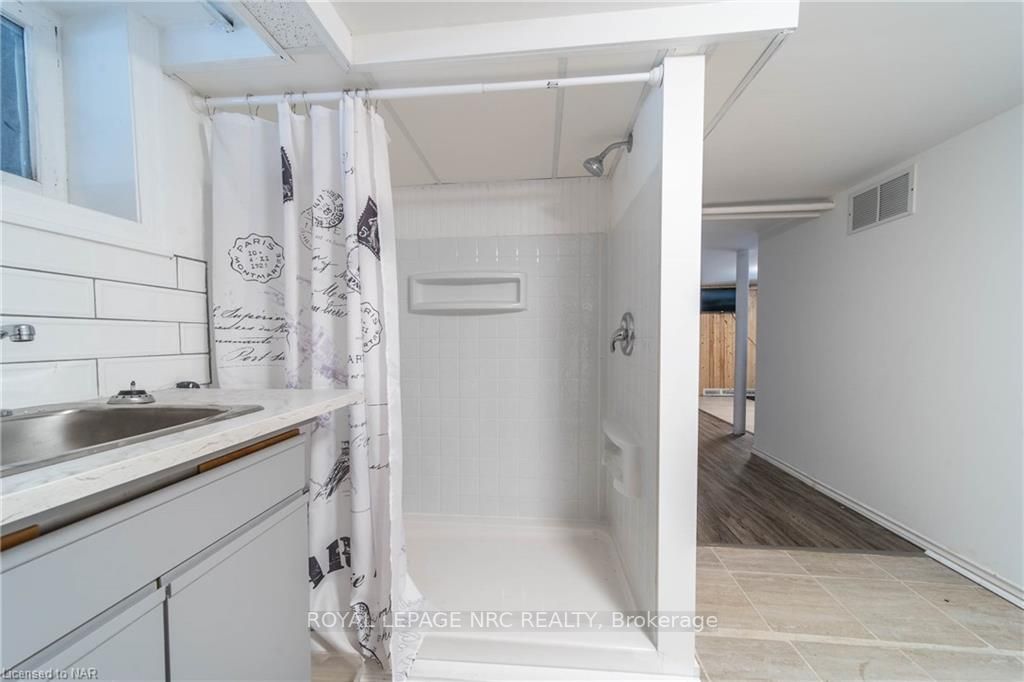 122 Clara St