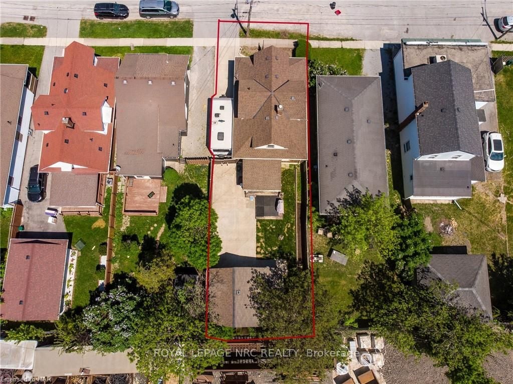 122 Clara St