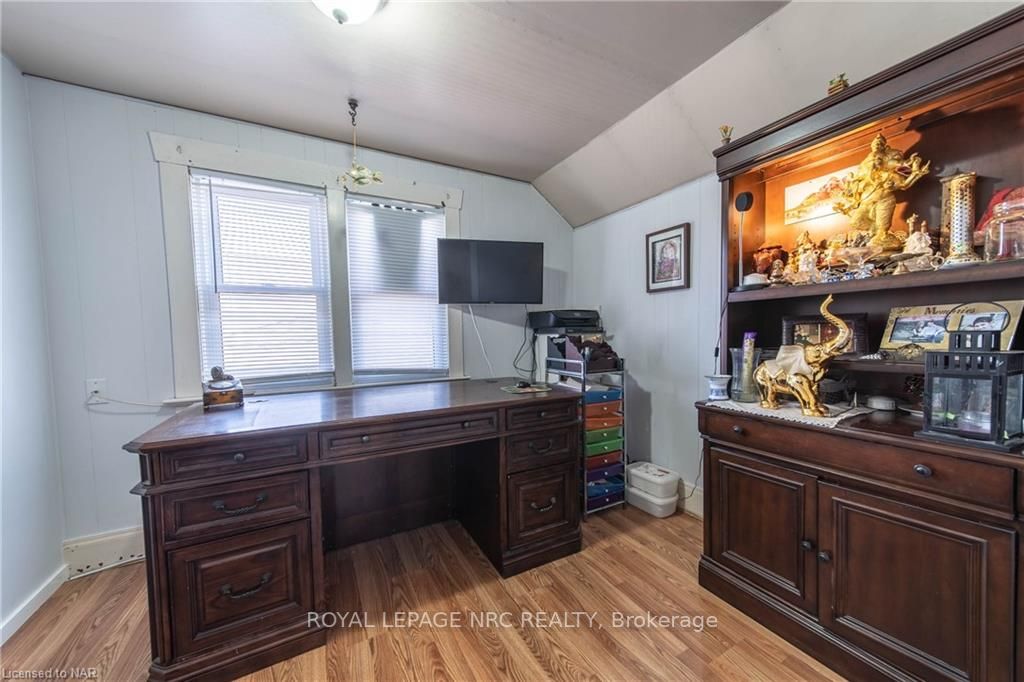 122 Clara St