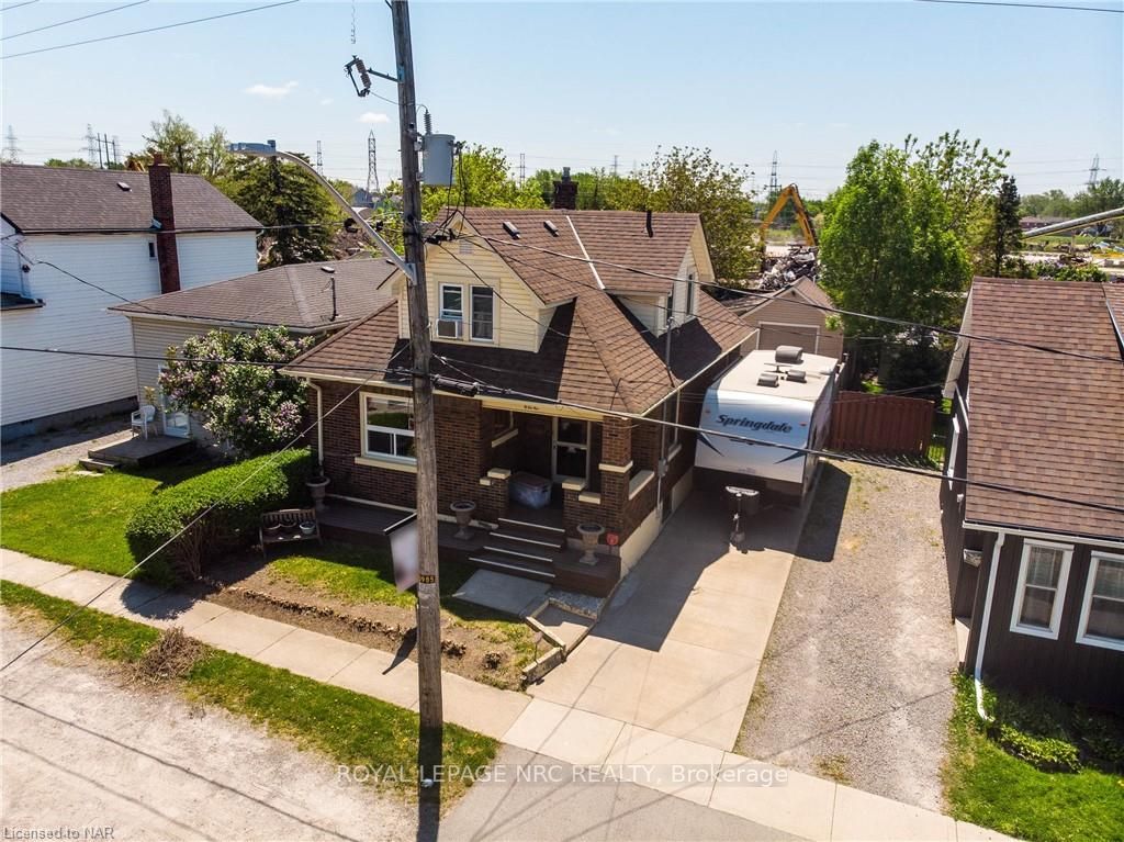 122 Clara St