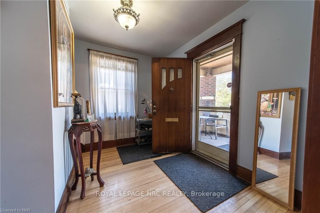 122 Clara St