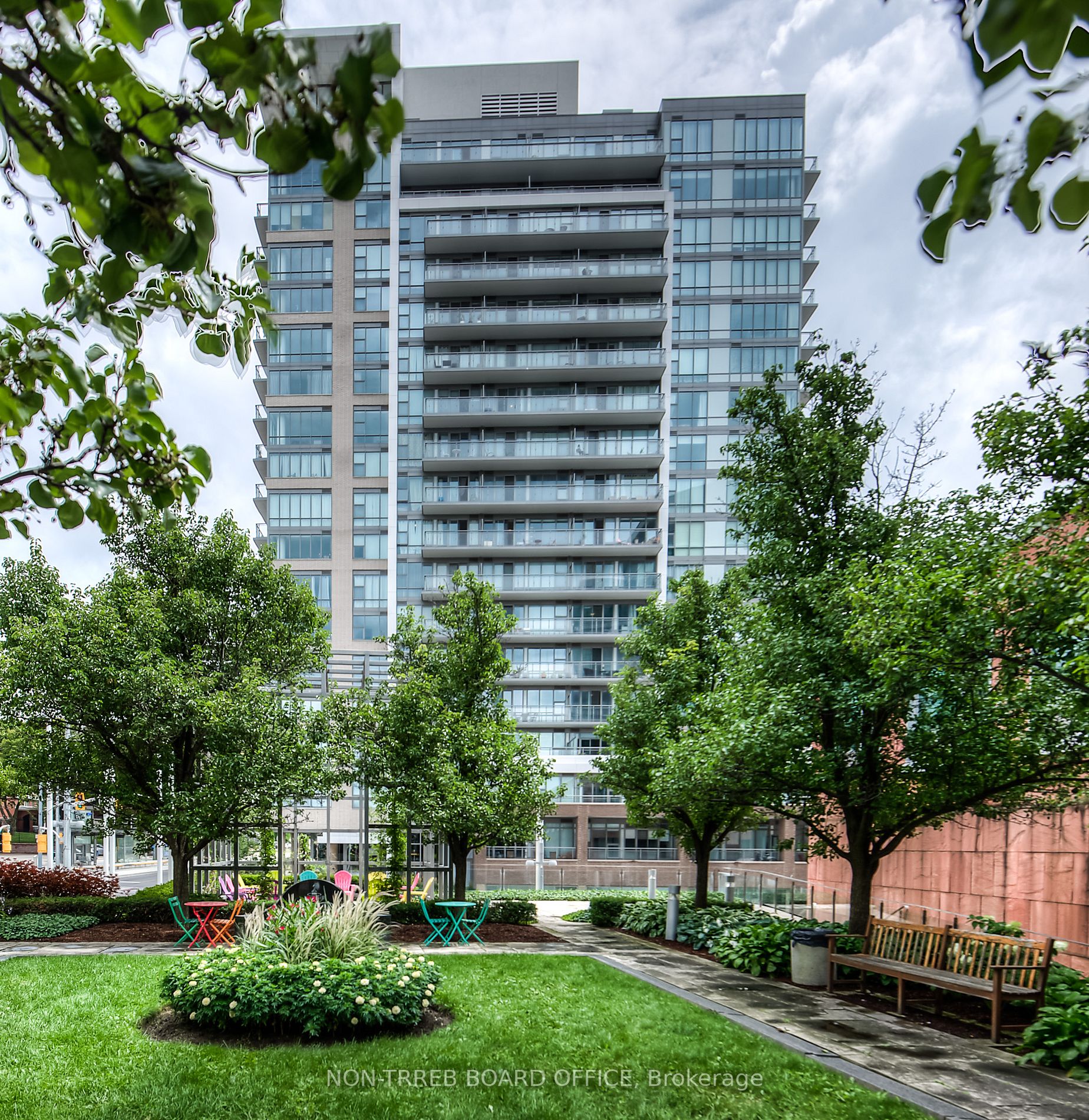 85 DUKE Street W, #901