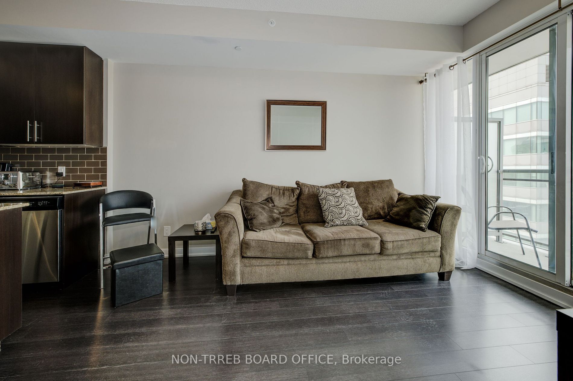 85 DUKE Street W, #901