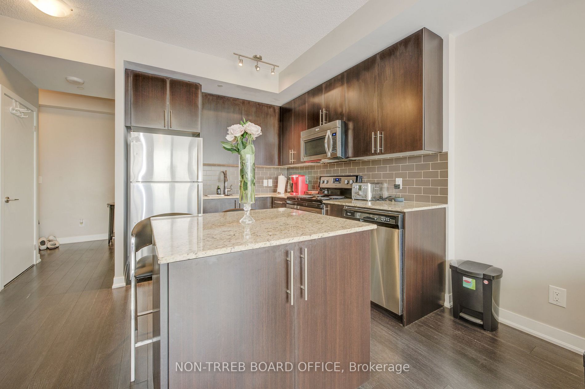 85 DUKE Street W, #901