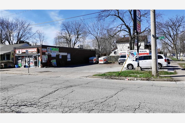 1003 Felix Ave, Windsor