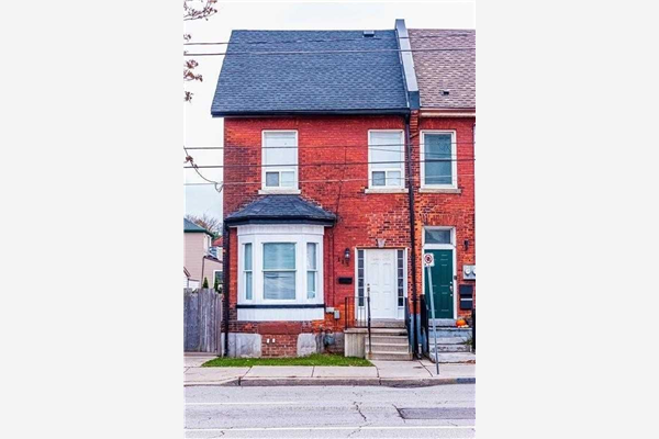 112 Barton St E, Hamilton