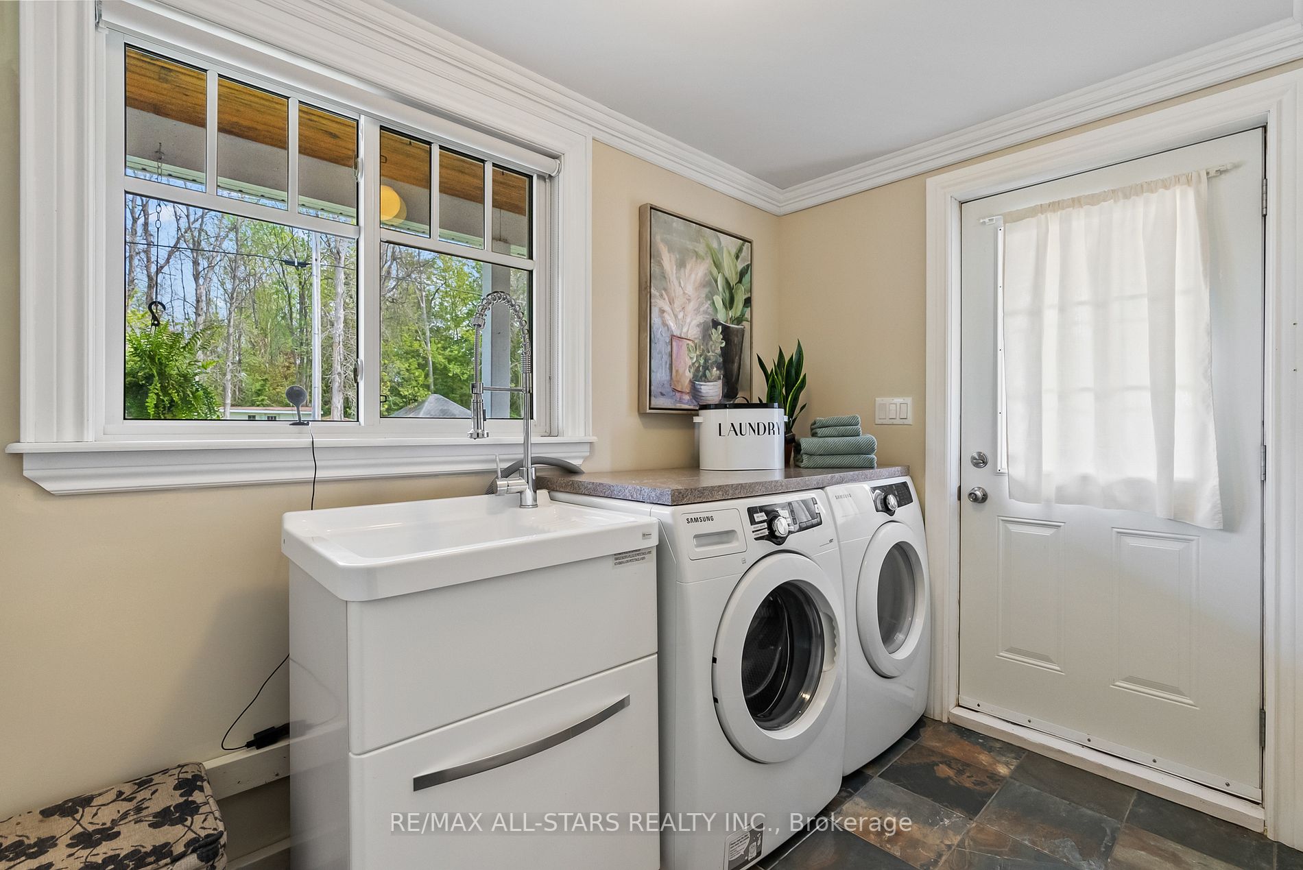 1425 Killarney Bay Road