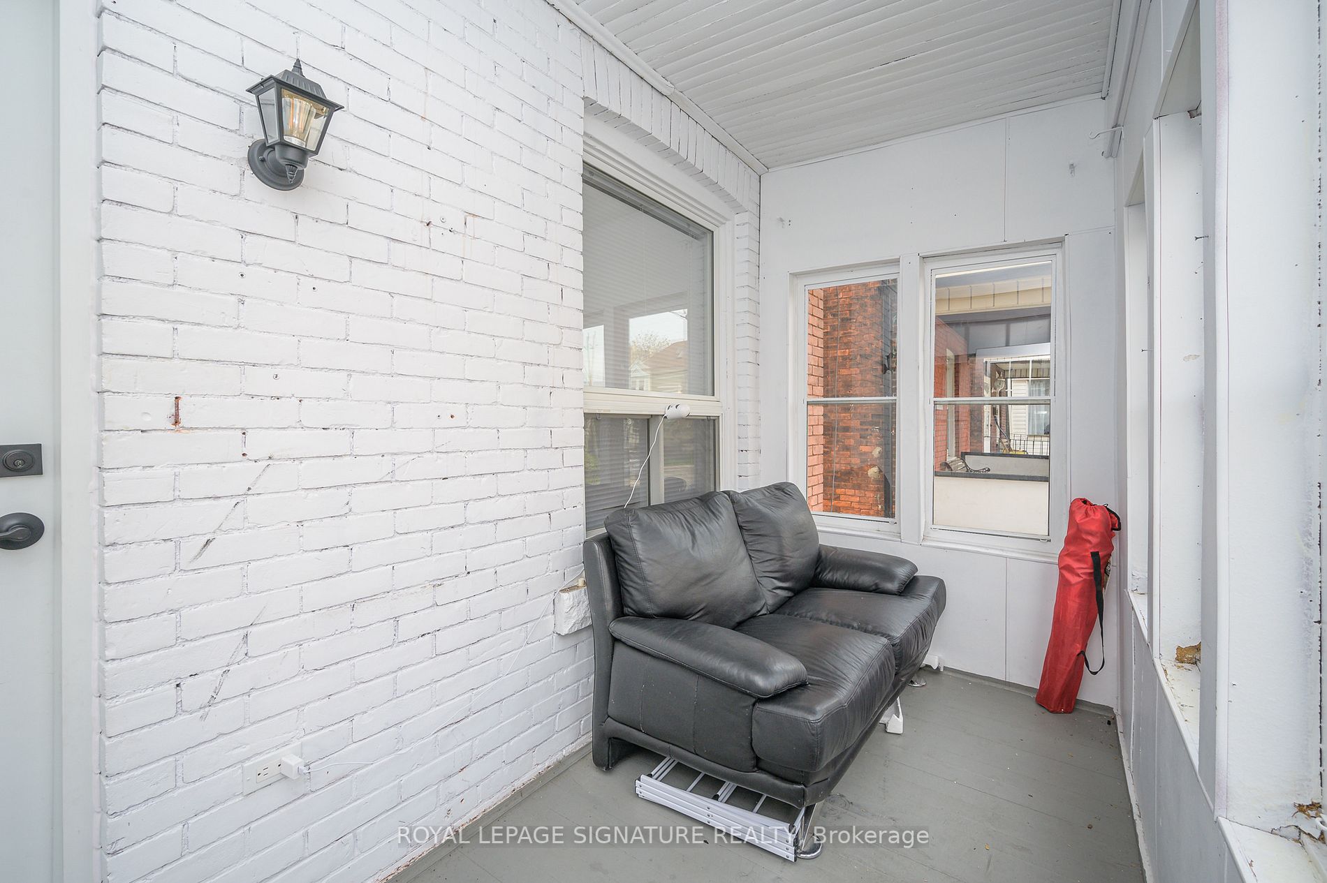 42 Arthur Ave N