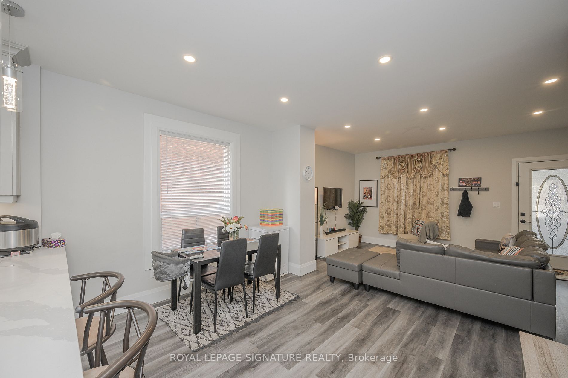 42 Arthur Ave N