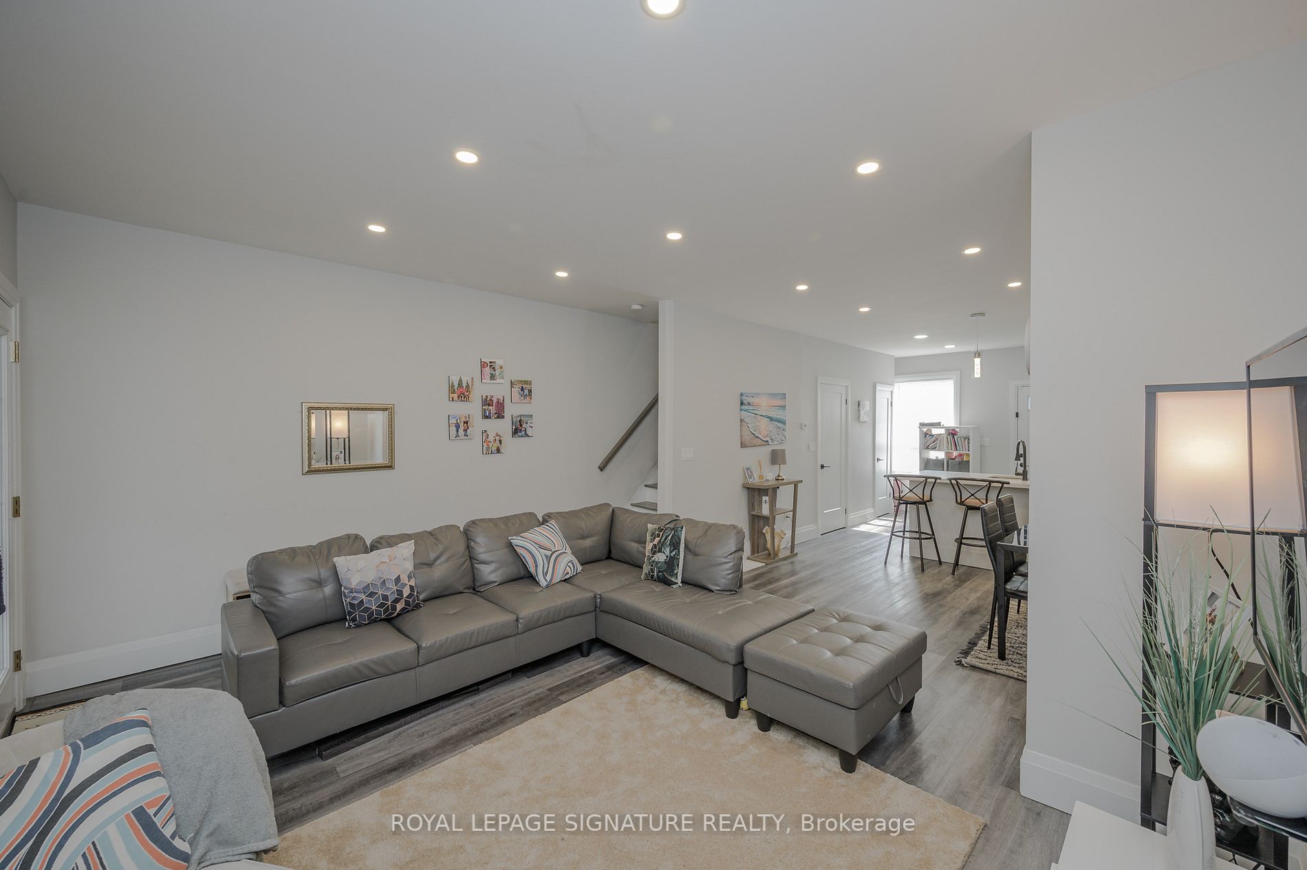 42 Arthur Ave N