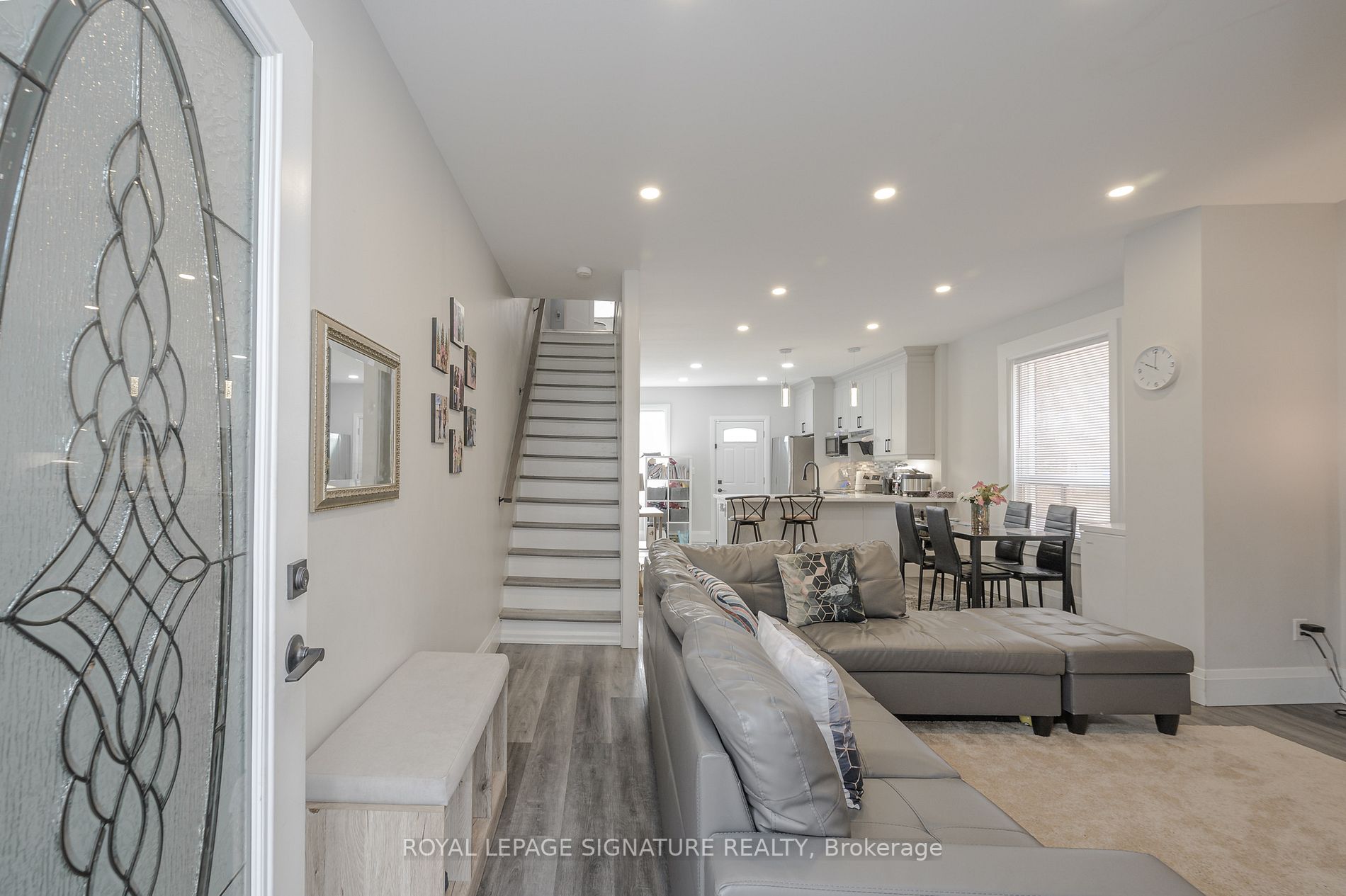42 Arthur Ave N