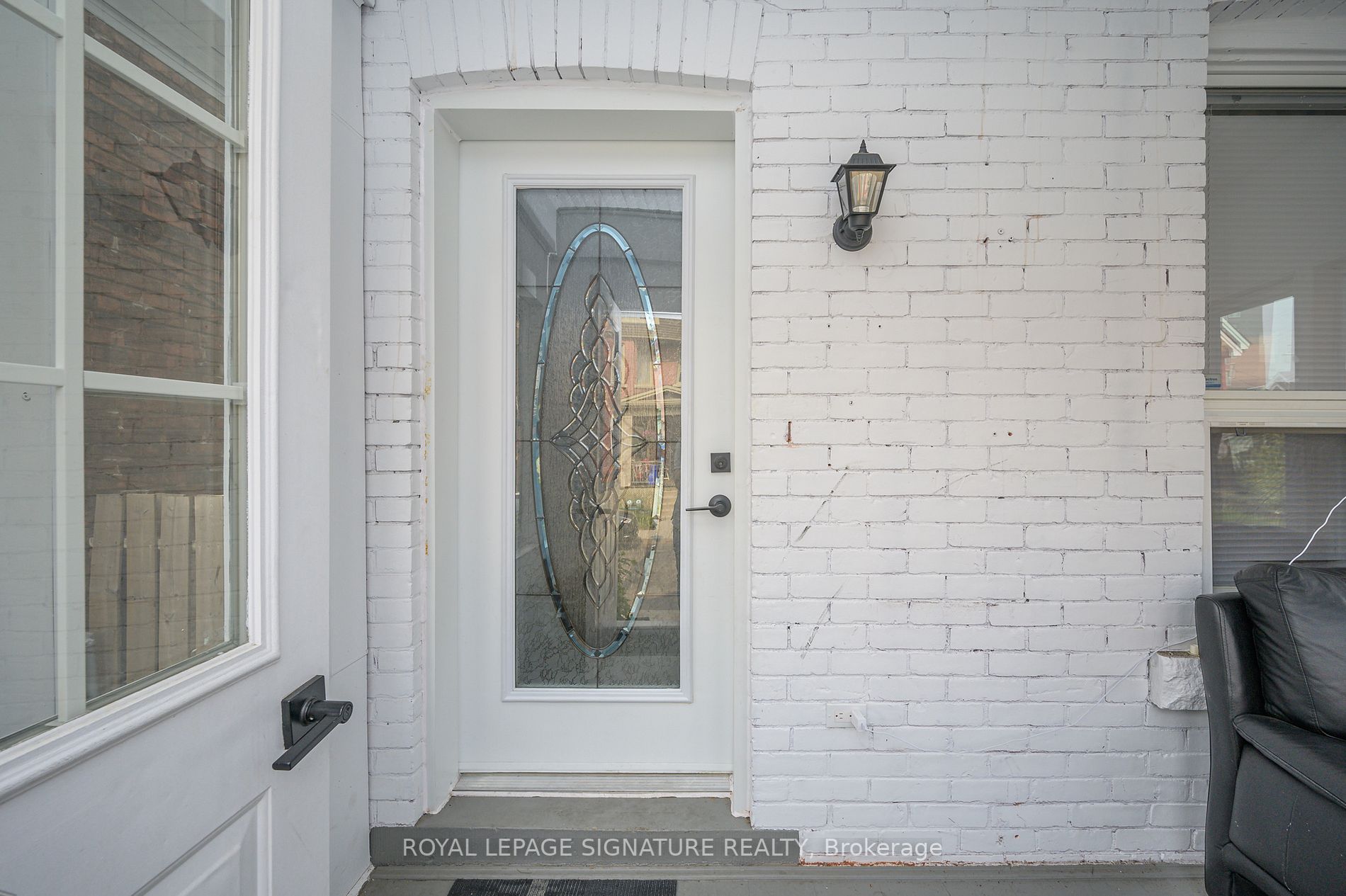 42 Arthur Ave N