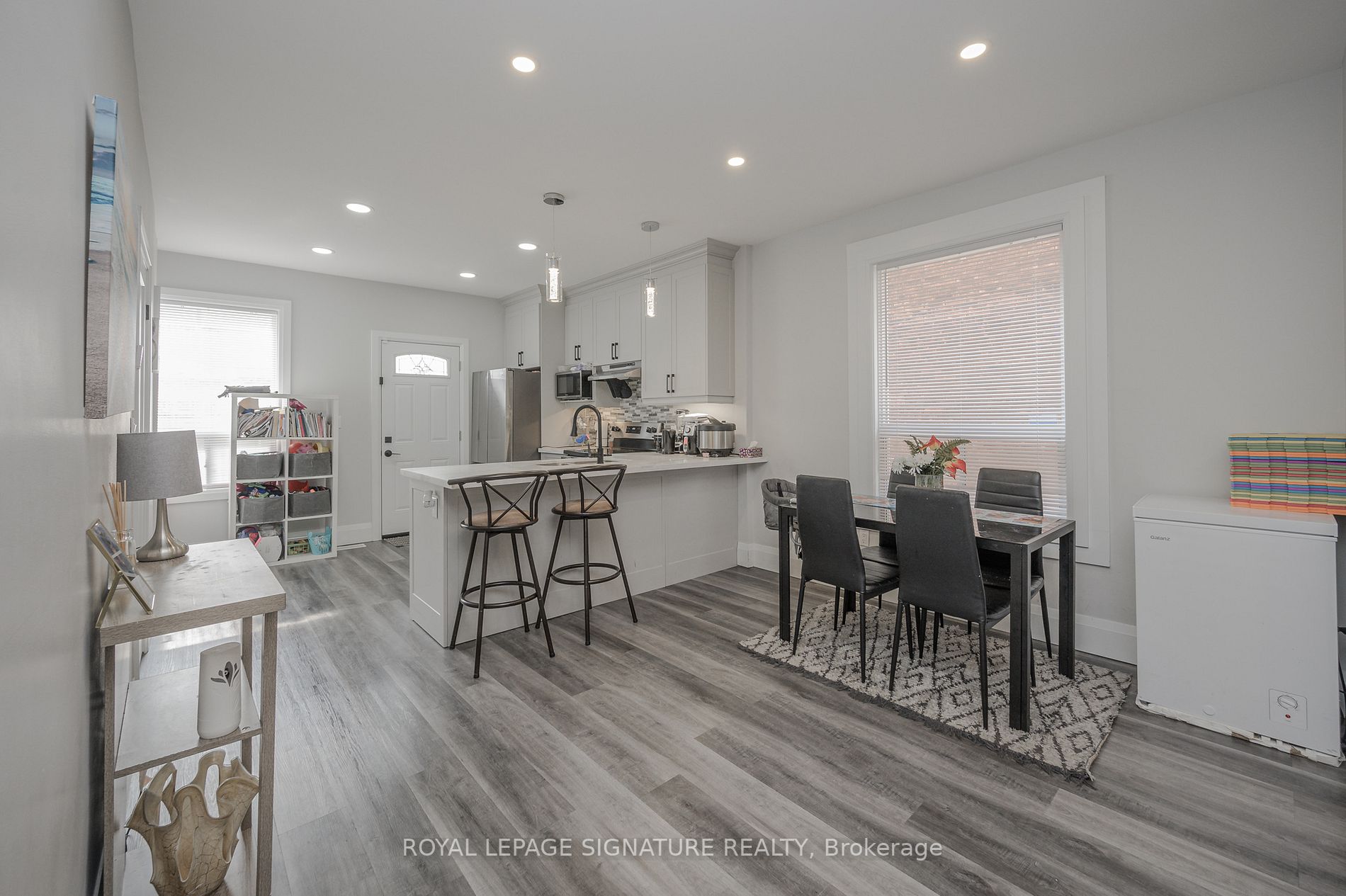 42 Arthur Ave N