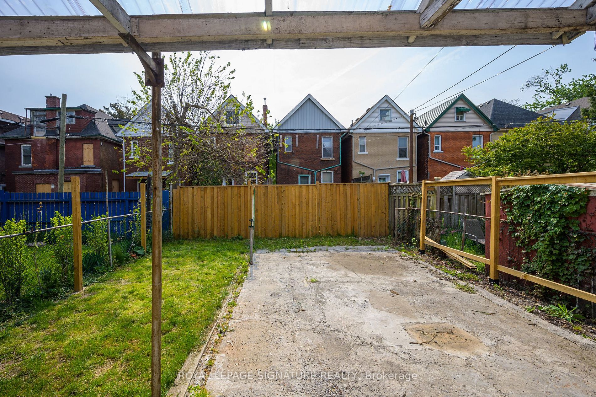 42 Arthur Ave N