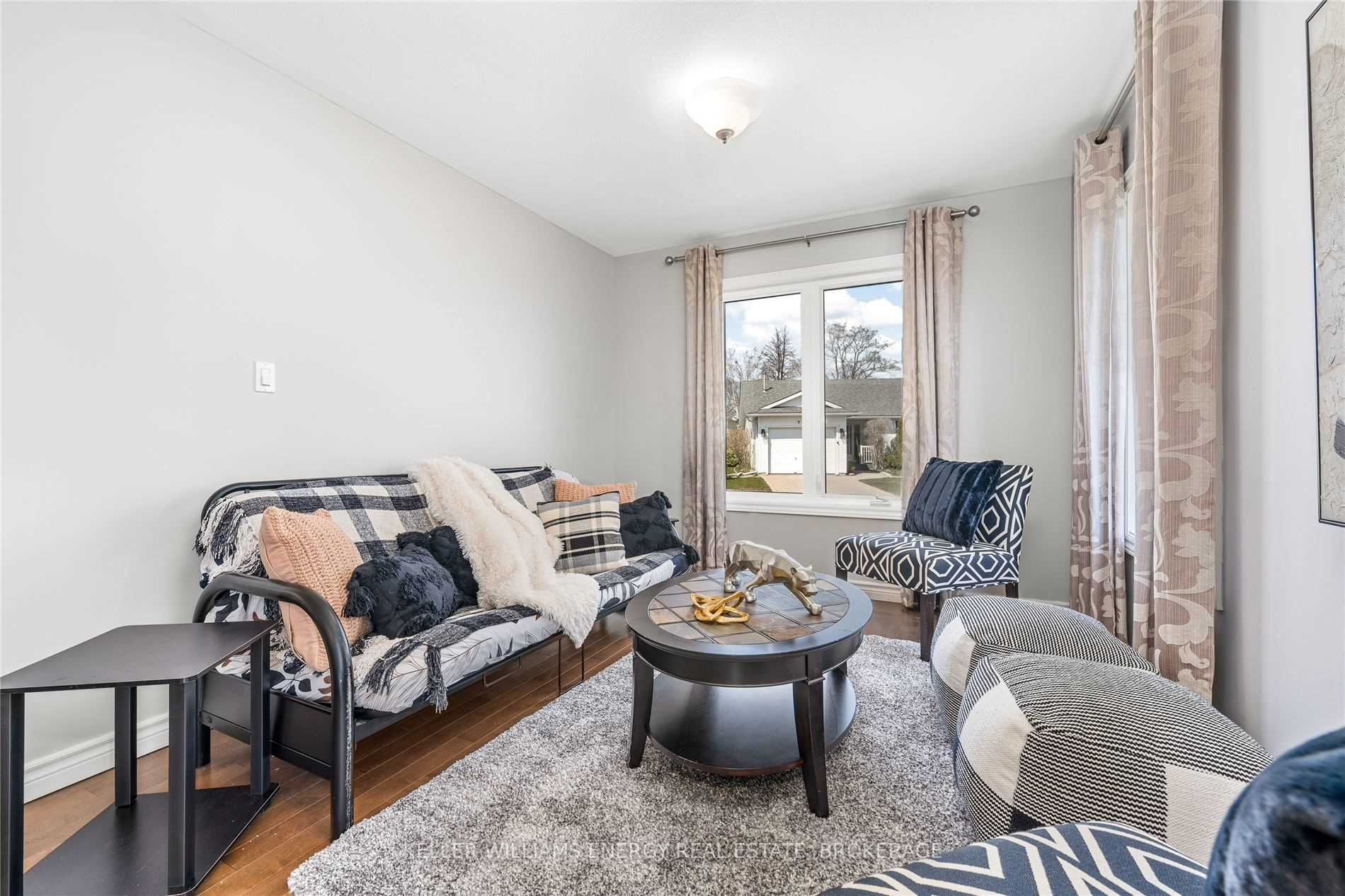 2 Cretney Dr