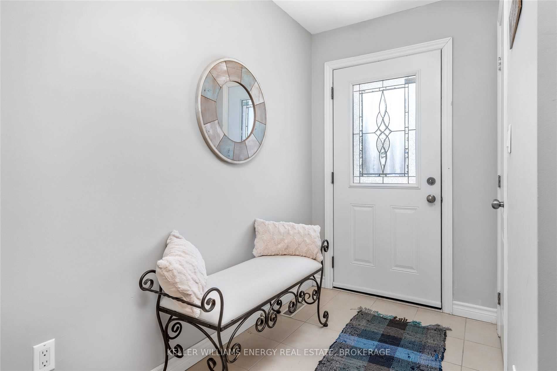 2 Cretney Dr