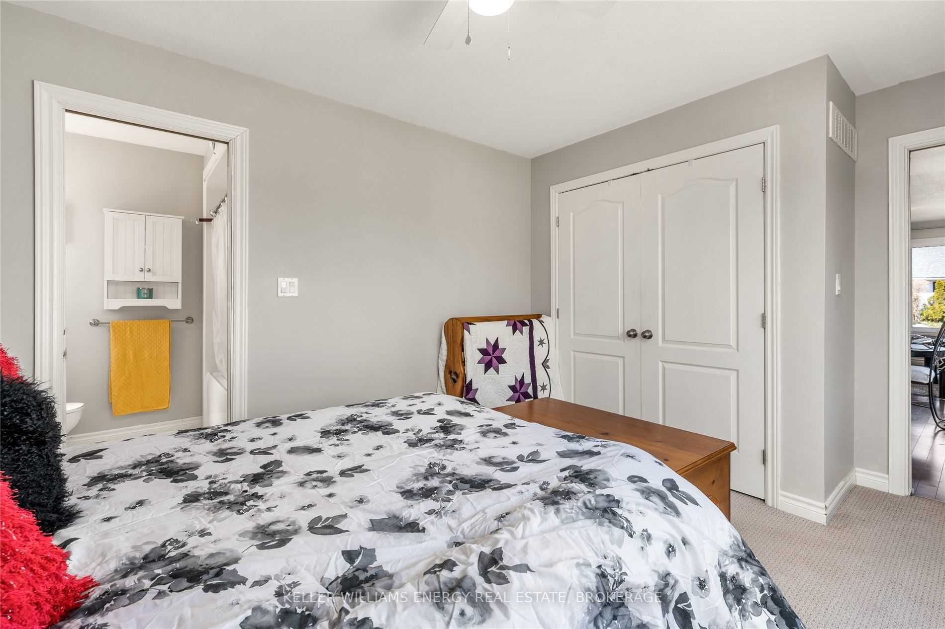 2 Cretney Dr
