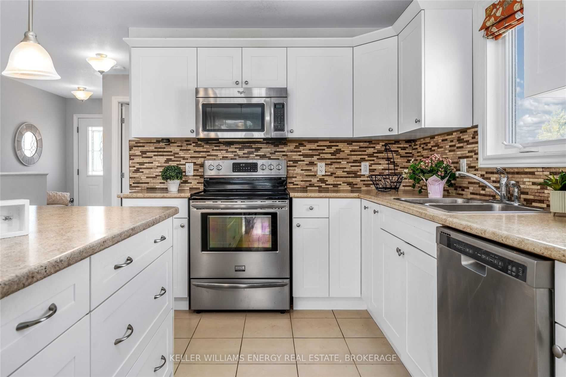 2 Cretney Dr