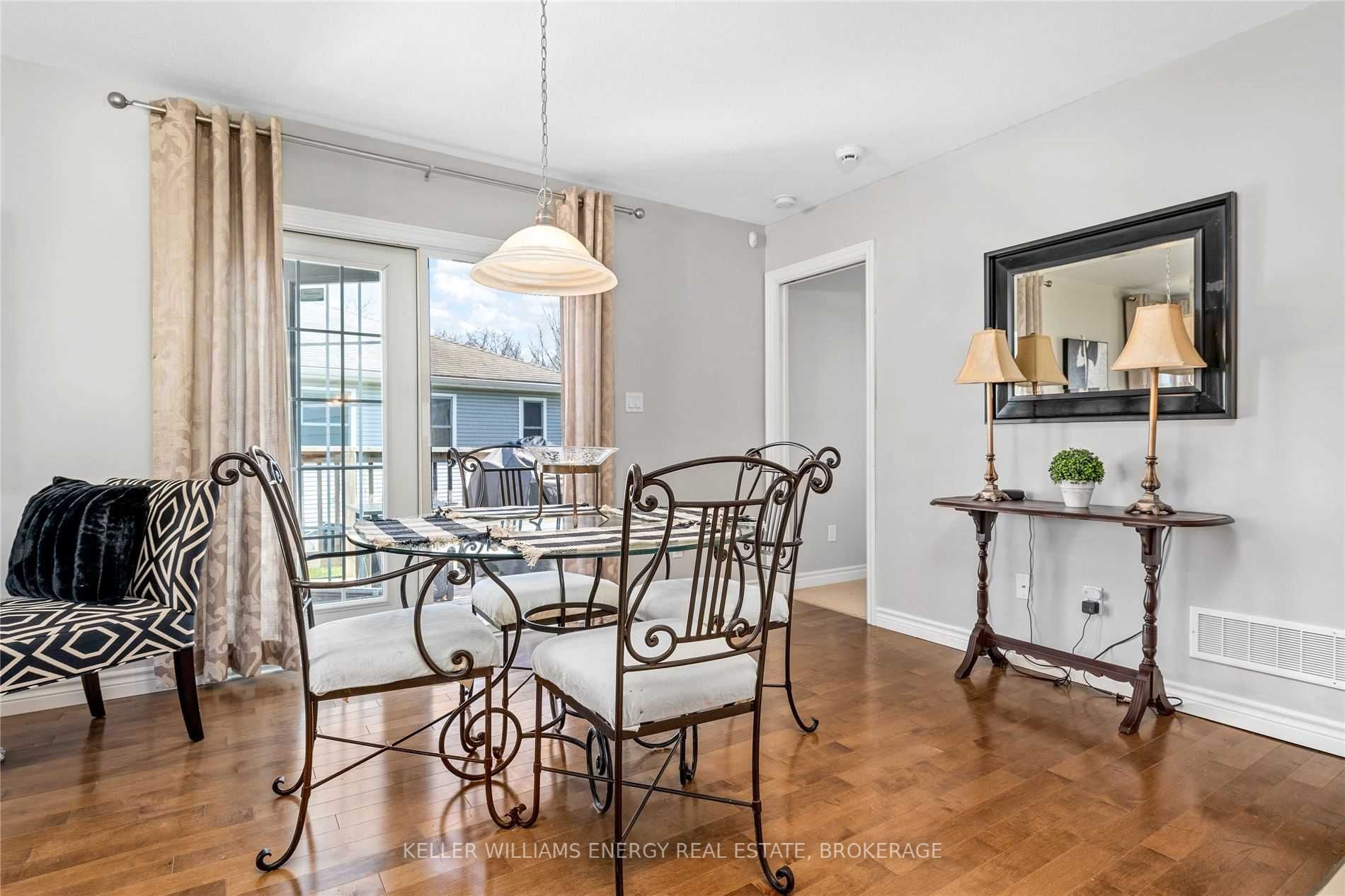 2 Cretney Dr