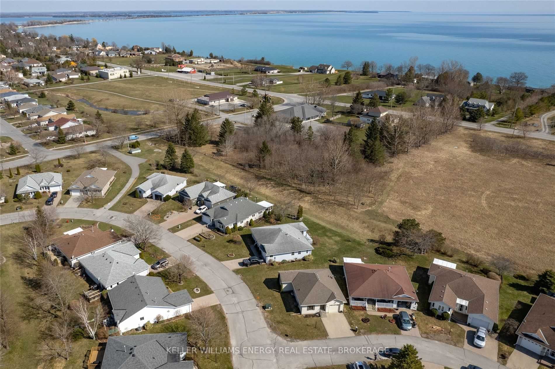 2 Cretney Dr