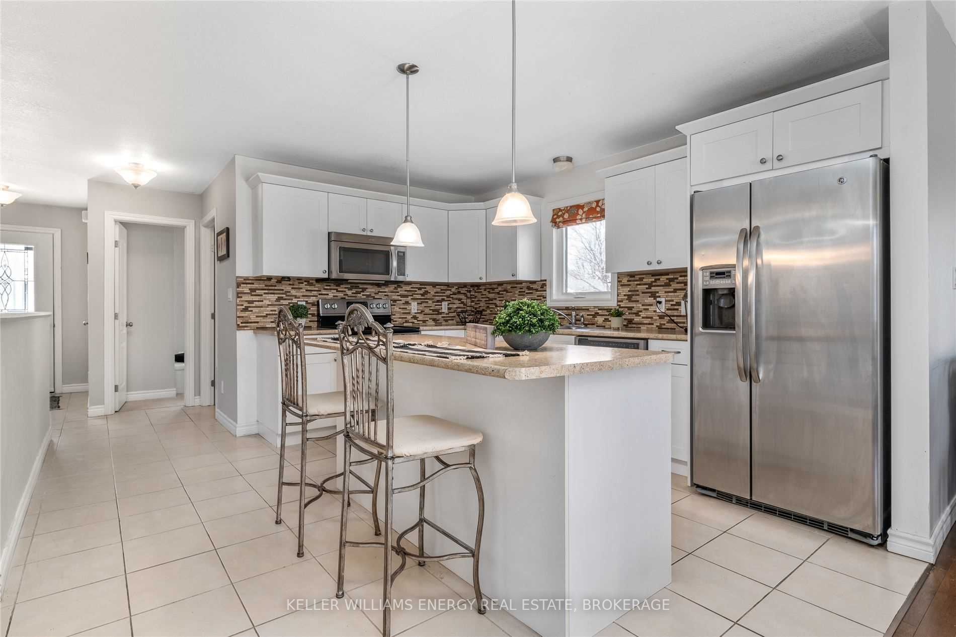 2 Cretney Dr