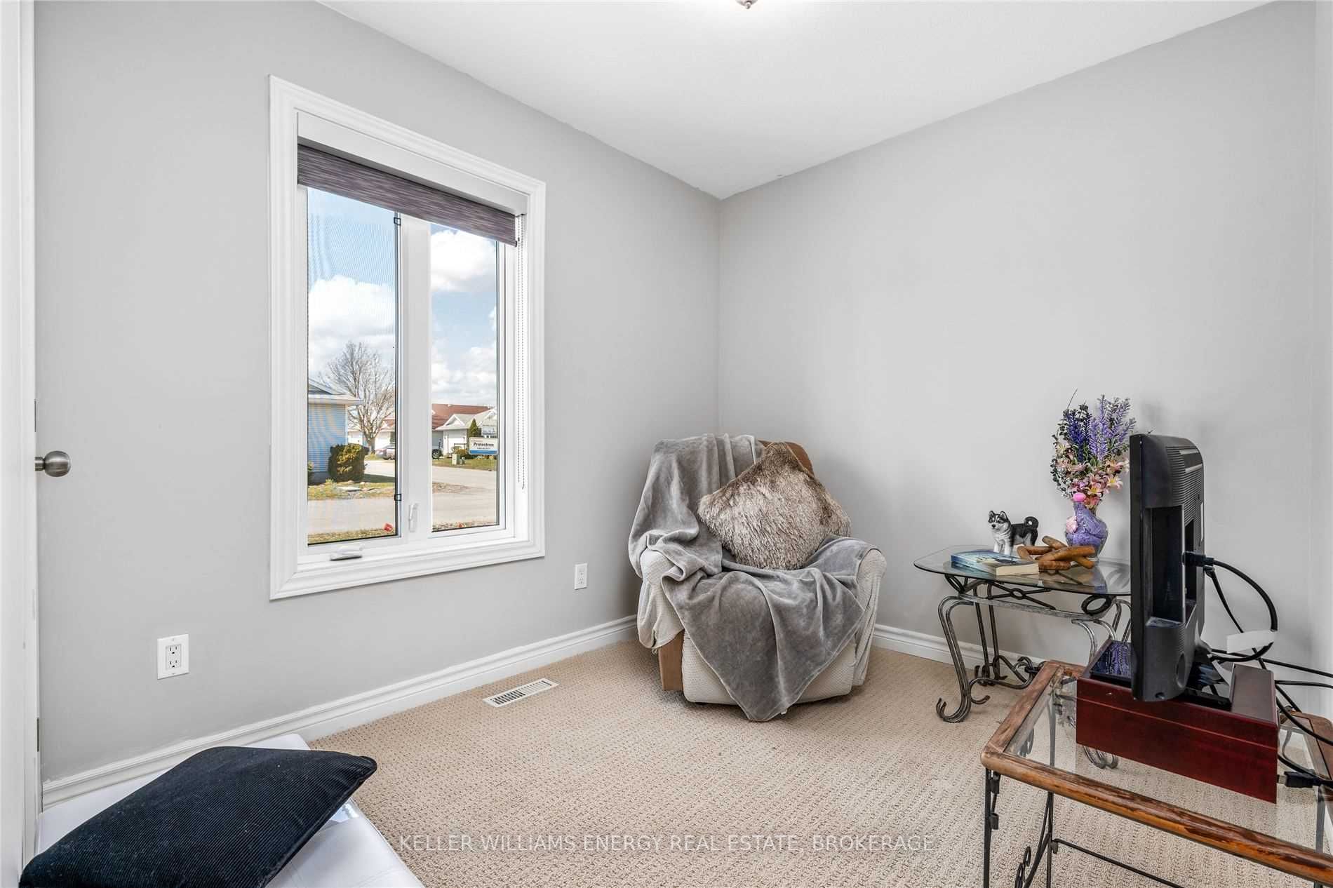2 Cretney Dr