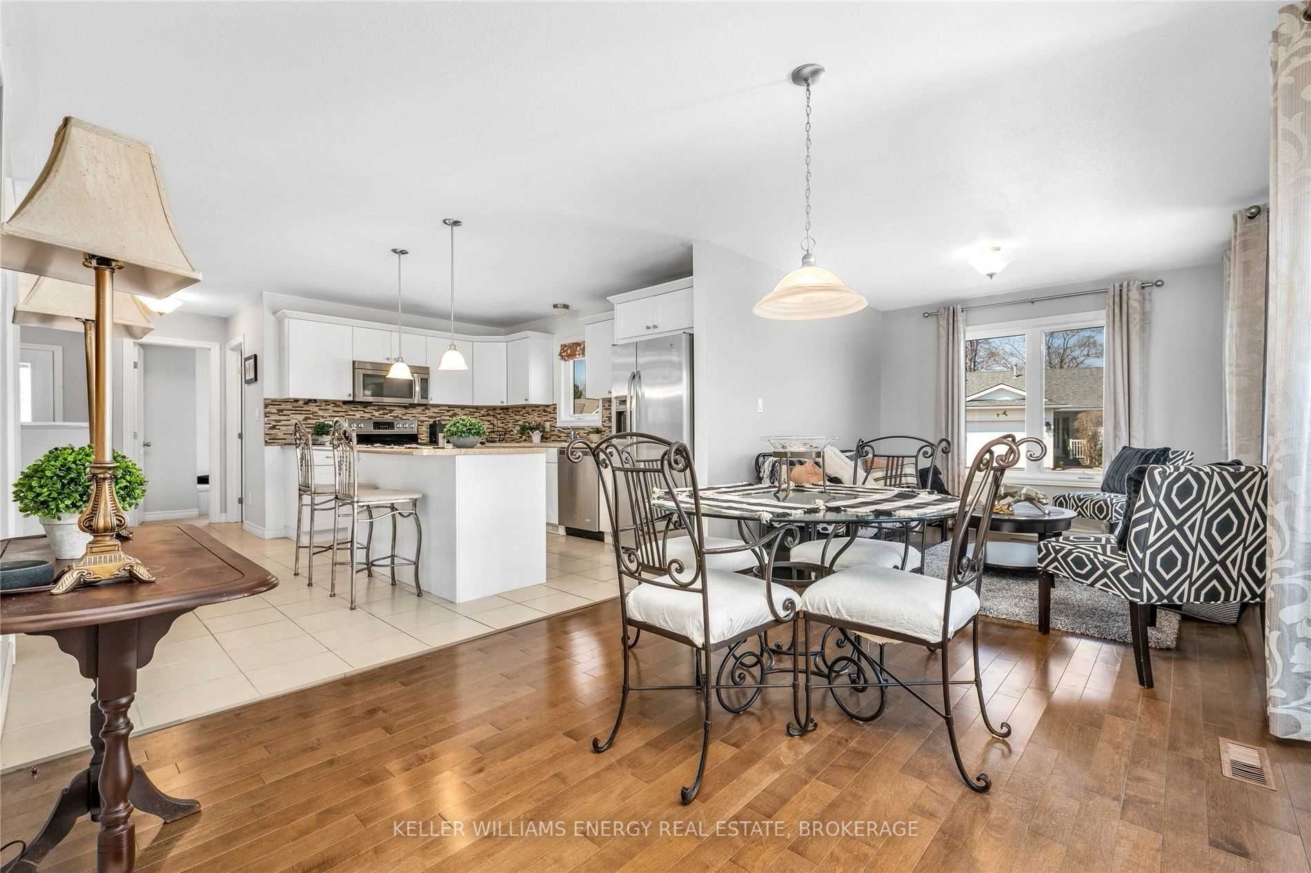 2 Cretney Dr