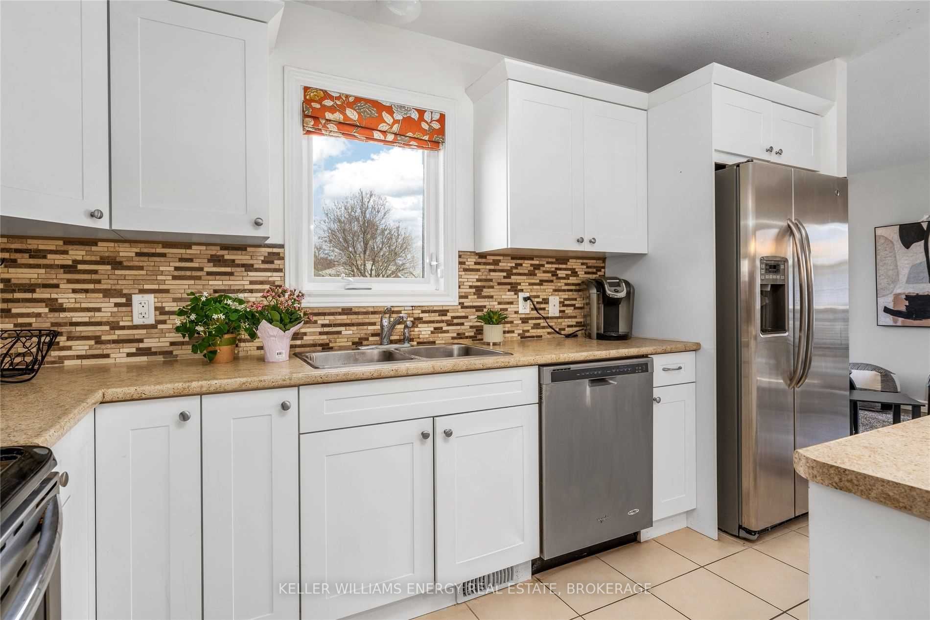 2 Cretney Dr