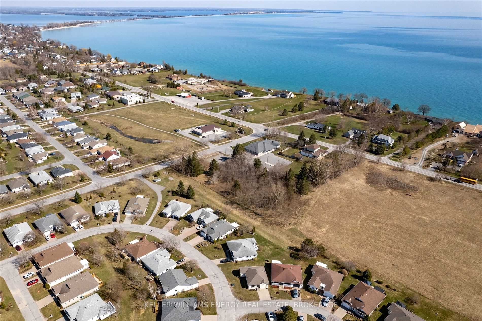 2 Cretney Dr