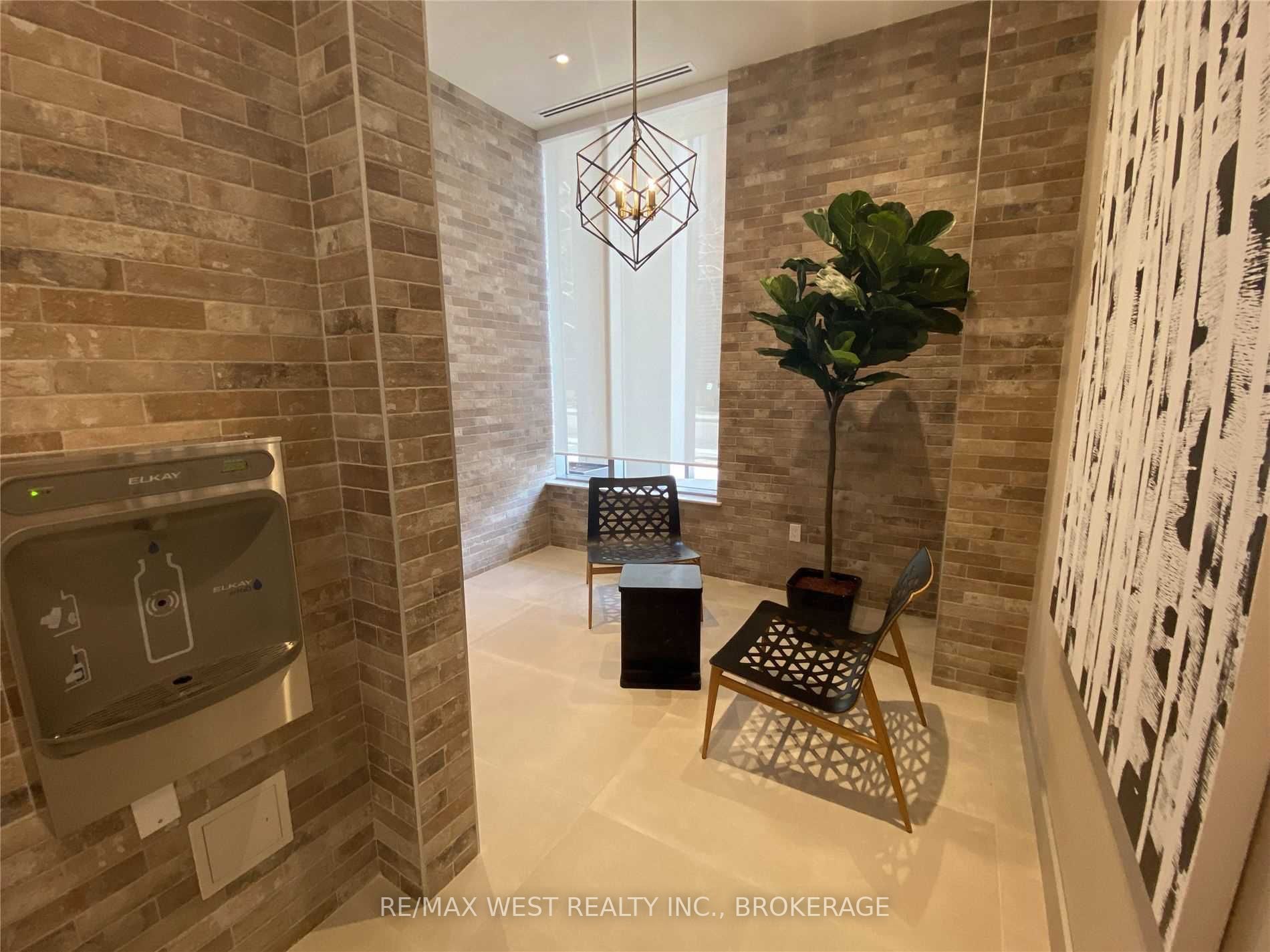 212 King William St, #618